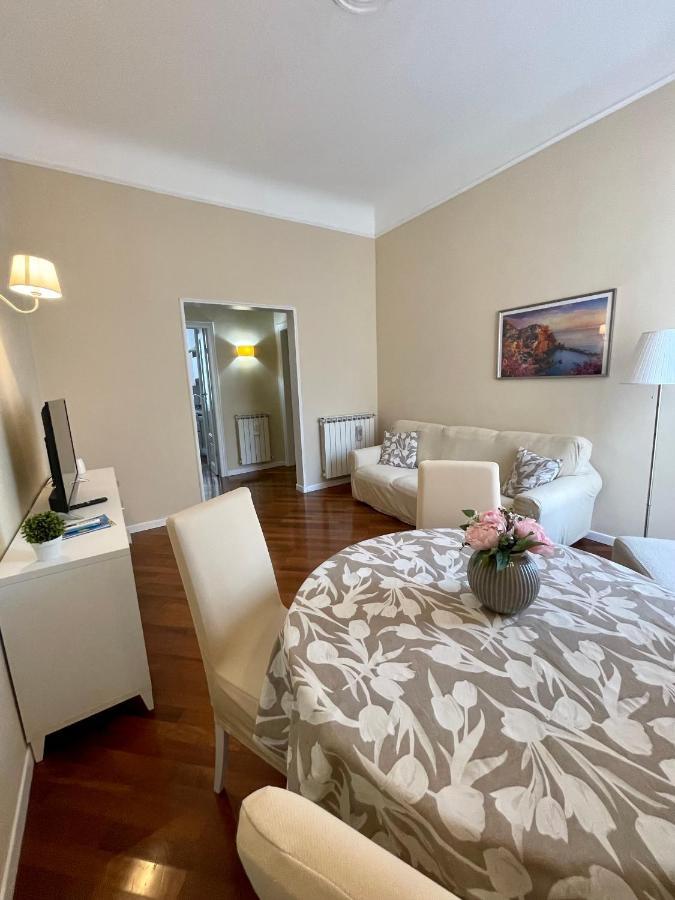 E - Rent And Le Nel Corso - Adults Only