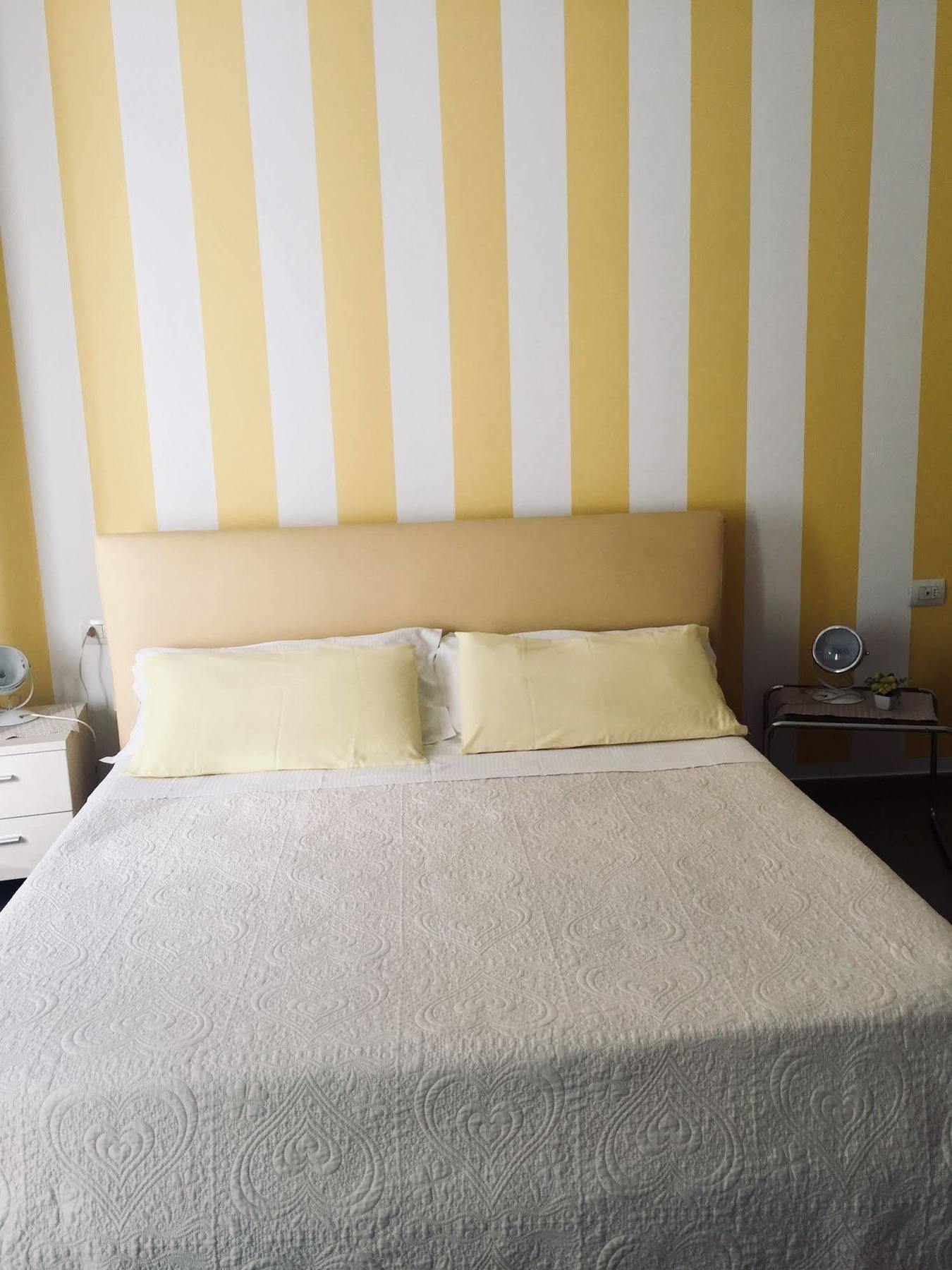 E - Rent And Le Nel Corso - Adults Only 2*