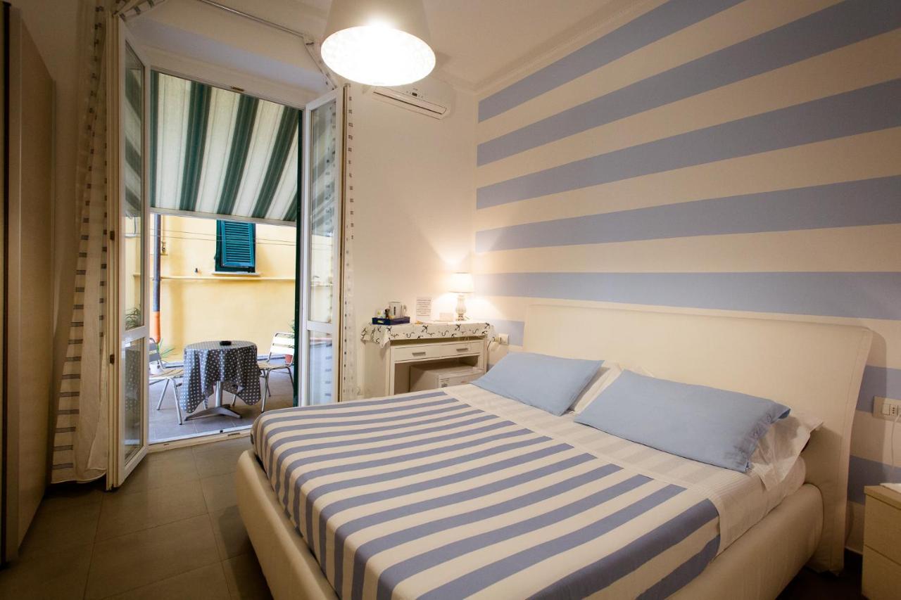 E - Rent And Le Nel Corso - Adults Only