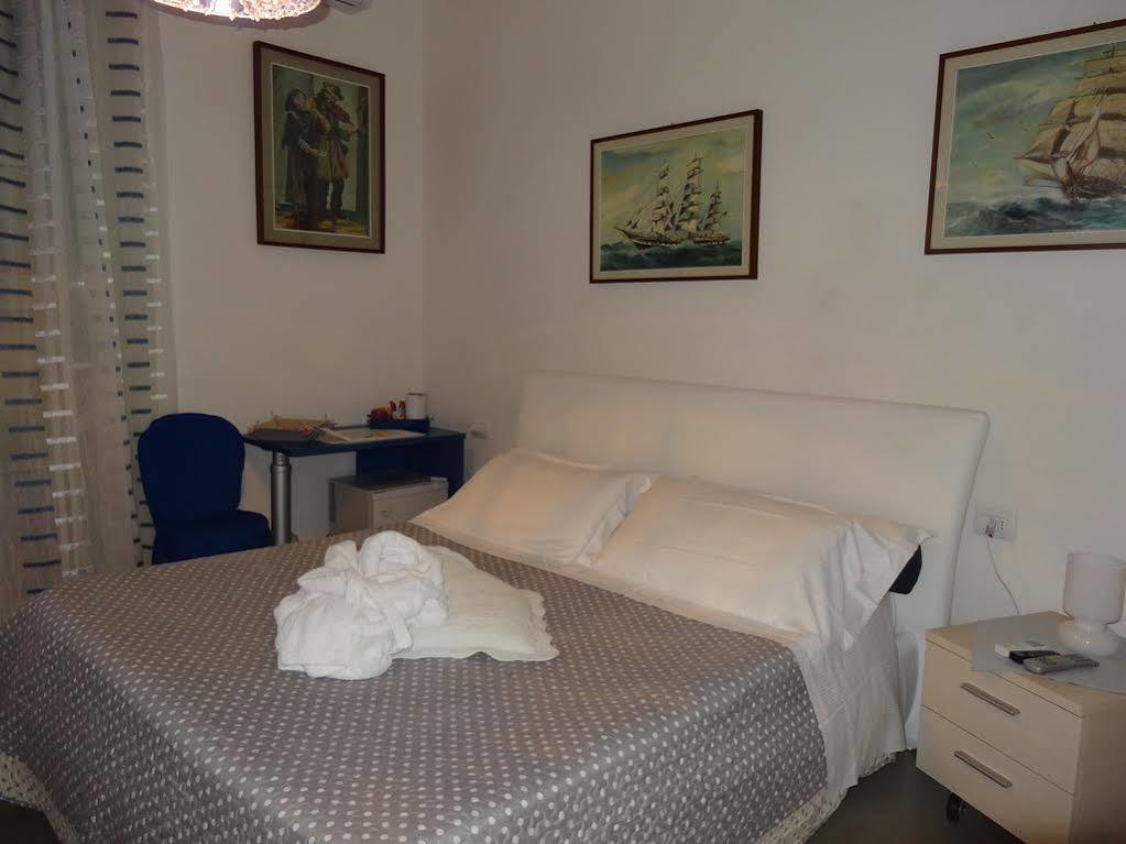 E - Rent And Le Nel Corso - Adults Only 2*