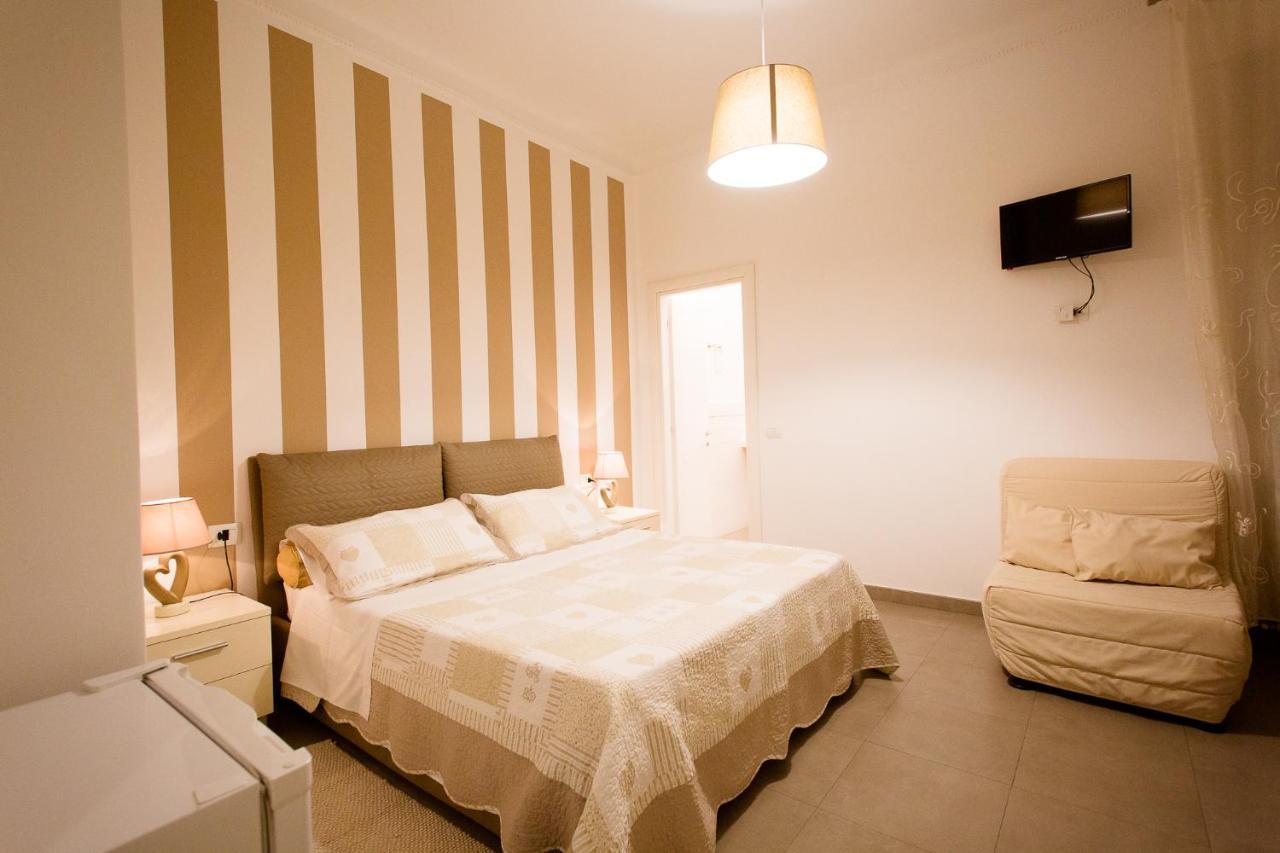 E - Rent And Le Nel Corso - Adults Only 2*